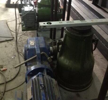 雙利牌螺旋式電動(dòng)千斤頂50T-230T